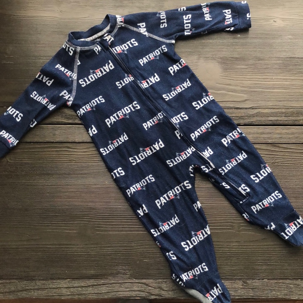 🤑6-9 Months New England Patriots Onesie
